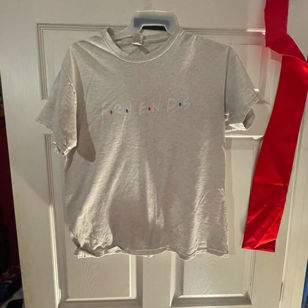 Friends graphic tee/ Large/ New